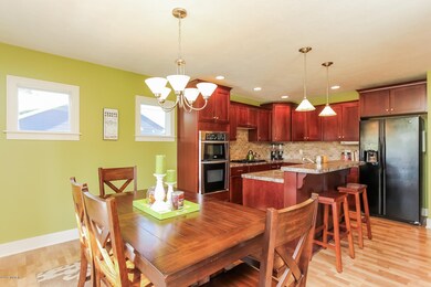 006-Dining_Area-2084325-medium