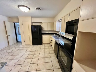 114 Ridgewood Dr, Fredericksburg, TX 78624 - photo 4