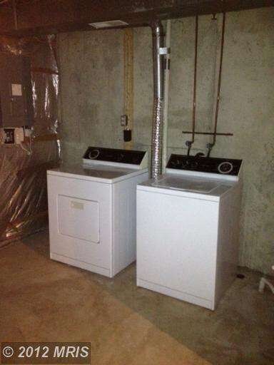 14361 Beaker Ct, Burtonsville, MD 20866 - photo 5