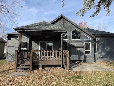 19921 Farnam St, Elkhorn, NE 68022 - photo 4