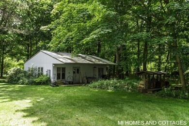 16-web-or-mls-4489-lakeshore-ave