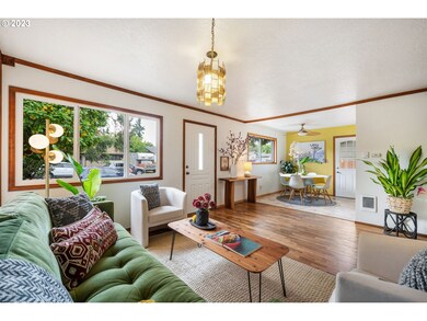 Living Room/Entrance