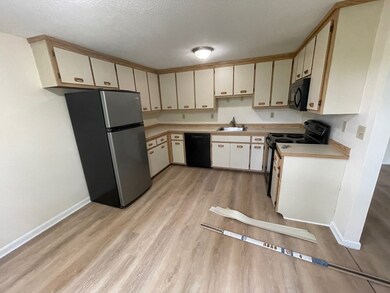 454 Mammoth Rd unit 23, Dracut, MA 01826 - photo 2