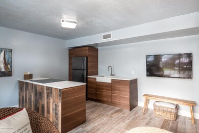 1209ENewHavenAve-13