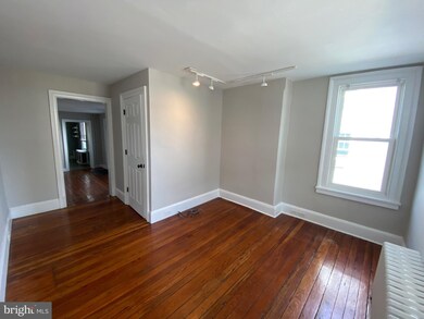 421 1/2 Maple St, Jenkintown, PA 19046 - photo 4