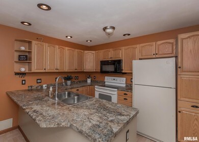 2705 W 67th St, Davenport, IA 52806 - photo 4