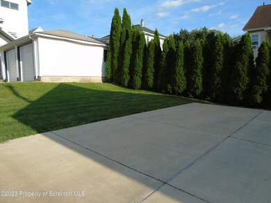 220 Willow St, Dunmore, PA 18512 - photo 5