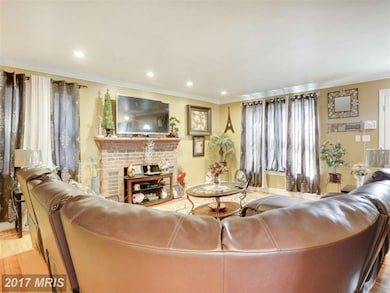 8600 Dunbar Ave, Hyattsville, MD 20785 - photo 4