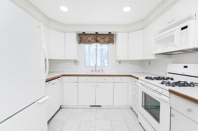 18 Crawford Ln unit U8, Nashua, NH 03063 - photo 6