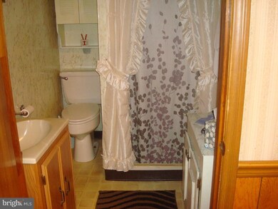 233 E Washington St, McAdoo, PA 18237 - photo 3