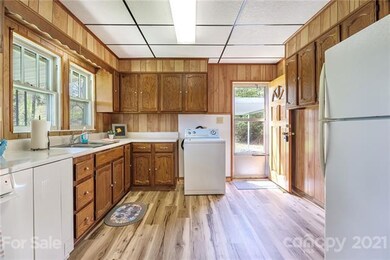 7 Snow White Dr, Asheville, NC 28806 - photo 2