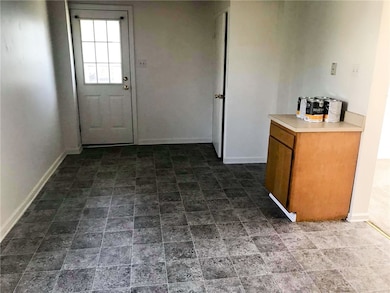 314 Linden St, Vandergrift, PA 15690 - photo 7