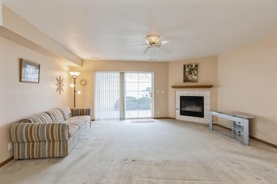 4533 1st Ave SW unit 1, Cedar Rapids, IA 52405 - photo 2