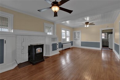 Living room/dining room