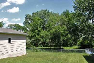 1315 Edgewood Dr, Waterloo, IA 50701 - photo 4