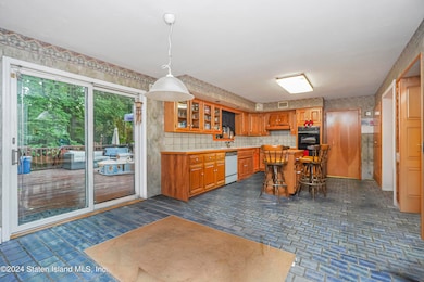 157 Collyer Ave, Staten Island, NY 10312 - photo 4