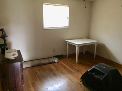 889 Bedroom 1