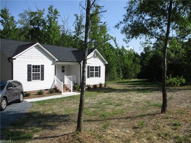 579 Skycrest Country Rd, Asheboro, NC 27205 - photo 3
