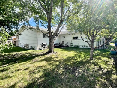1605 7th Ave NE, Jamestown, ND 58401 - photo 7