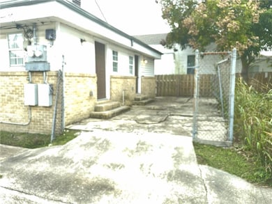 530 Tupelo St, New Orleans, LA 70117 - photo 2