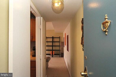 3890 Lyndhurst Dr unit 101, Fairfax, VA 22031 - photo 6