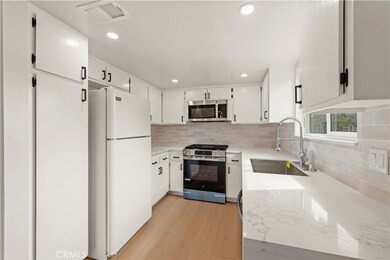 17847 Beneda Ln unit 13, Canyon Country, CA 91351 - photo 3