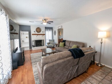 305 E Castle Harbour Dr, Friendswood, TX 77546 - photo 4