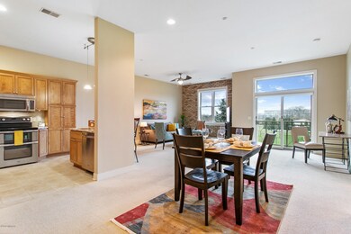 29 E 6th St, Holland, MI 49423-17