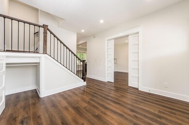 R - Gilbert St 038