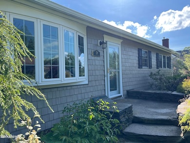 51 Anita Dr, Pittsfield, MA 01201 - photo 2