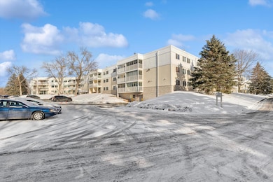 130 Demont Ave E unit 142, Little Canada, MN 55117 - photo 4