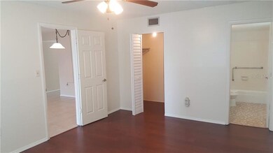 Master BR with Ensuite Bath & Walk-in closet