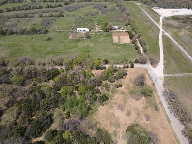 412 Linden St, Keene, TX 76059 - photo 3