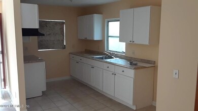 3515 Laura St kitchen