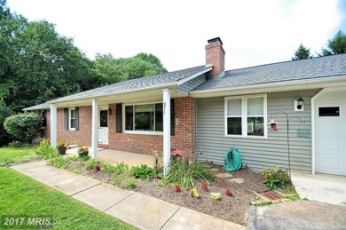 5711 Oakview Dr, Sykesville, MD 21784 - photo 2