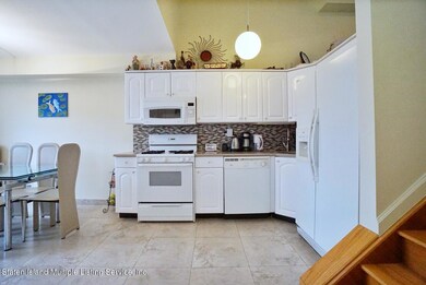 (6) KITCHEN