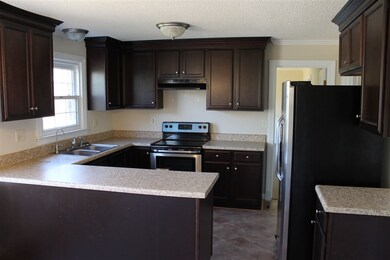 906 Greenway Rd, Jacksonville, NC 28546 - photo 2