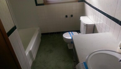5216 Bagley Bathroom 1 tub