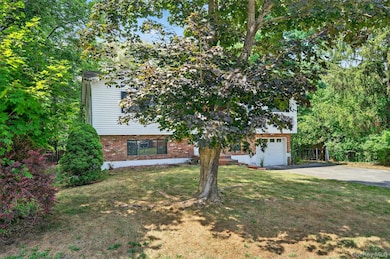 12 Westminster Dr, Middletown, NY 10940 - photo 2