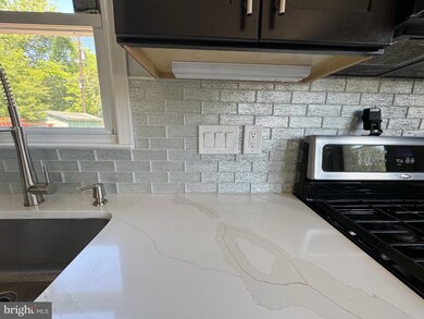 2516 Lightfoot Dr, Baltimore, MD 21209 - photo 5