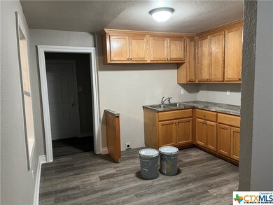 722 W Avenue B, Copperas Cove, TX 76522 - photo 2