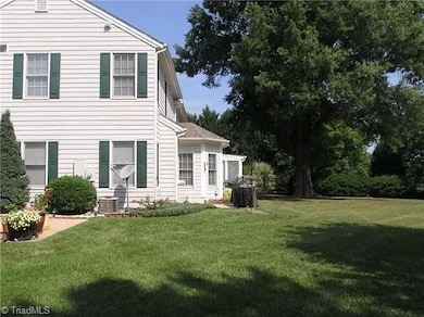 8747 Fox Chase Ln unit 22, Charlotte, NC 28269 - photo 2