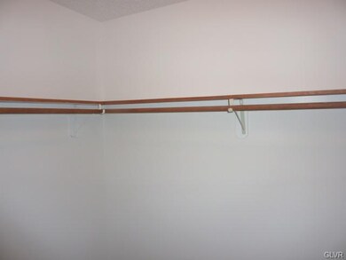 Master Bedroom Walk In Closet