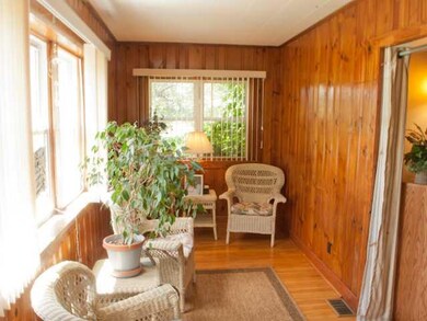 Porch - Enclosed Foyer/Front enterance