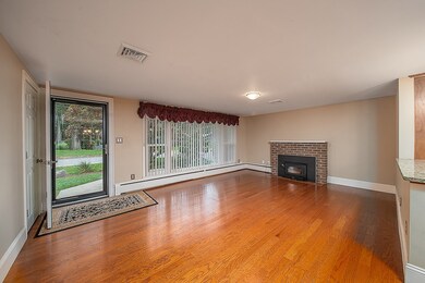 24 Darling St, Warwick, RI 02886 - photo 3