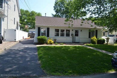 Long driveway to rear garage.