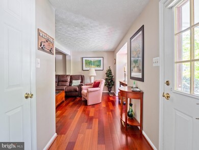 1547 Twisted Oak Dr, Reston, VA 20194 - photo 3