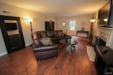 318 N Broad St, Allentown, PA 18104 - photo 3