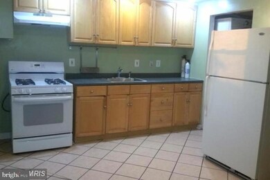 462 Lambert Ct, Halethorpe, MD 21227 - photo 3