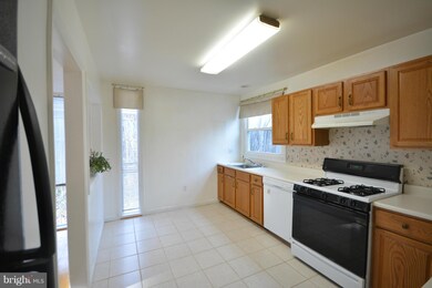 12718 Torrington St, Woodbridge, VA 22192 - photo 4